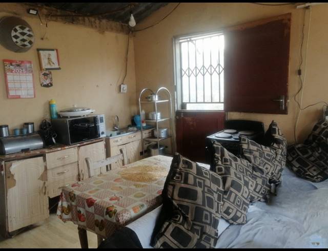 2 BEDROOM HOUSE FOR SALE IN ORANGE FARM